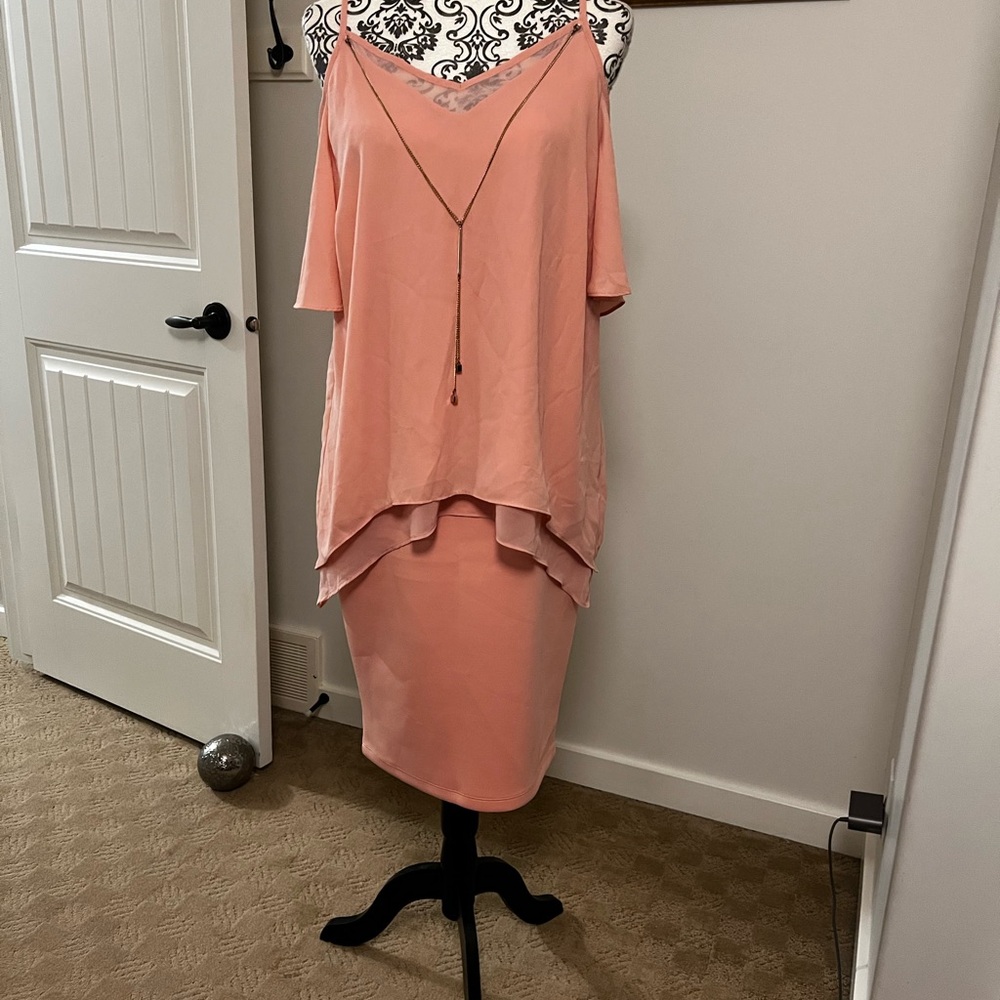 Thalía Sodi 2 piece set
Size Lg
Peach color
